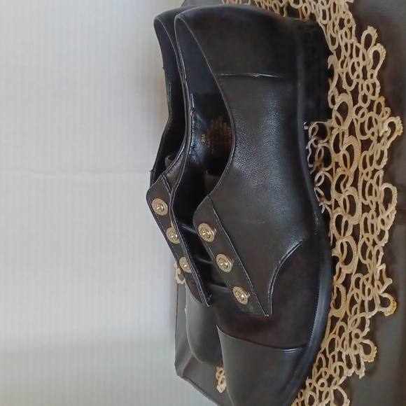 Nine West, Black leather/ Suede Flats with Silver buttons. SZ 8M - Picture 6 of 6